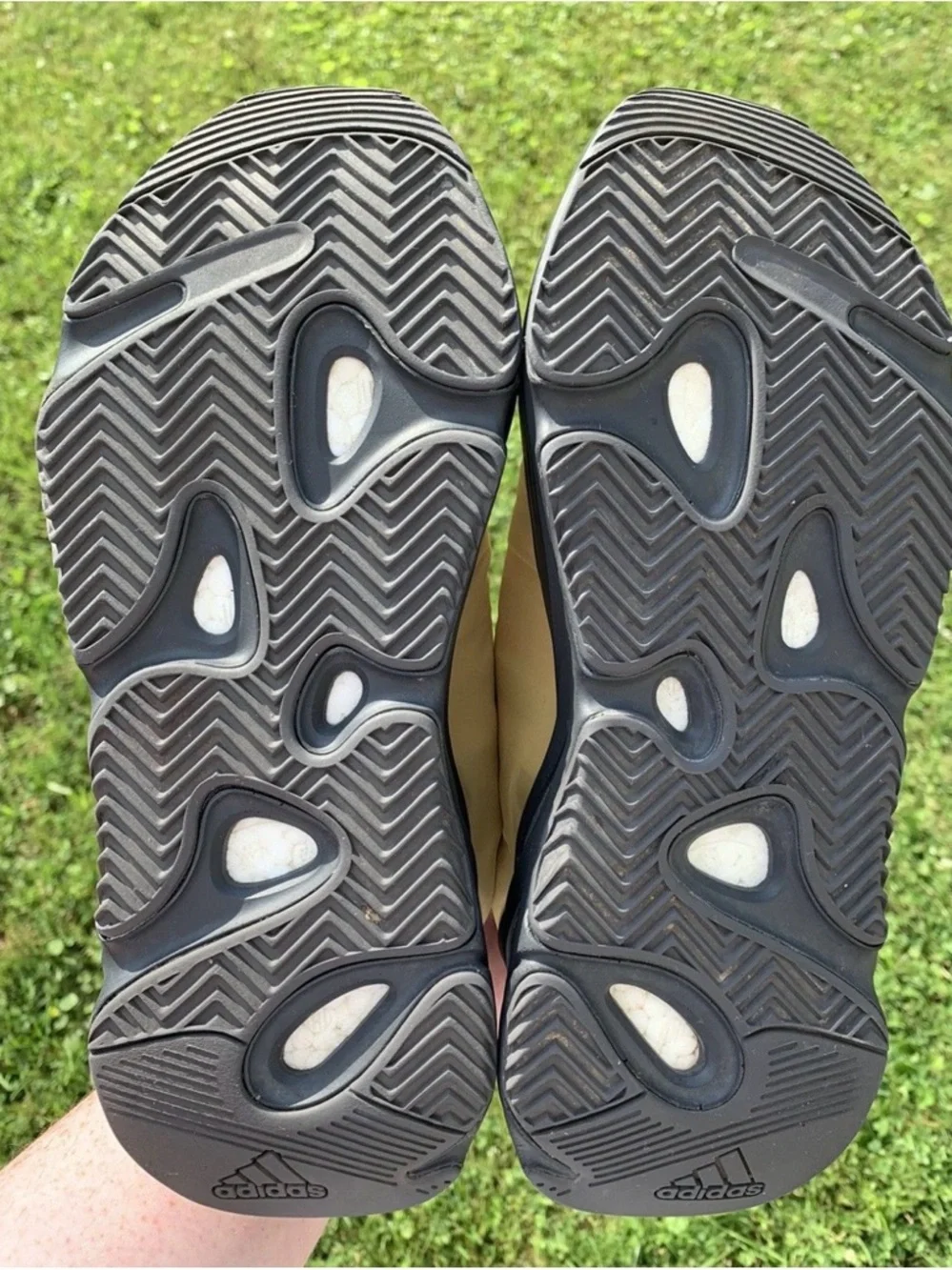 Yeezy Boost 700 MNVN Honey Flux Size 8.5